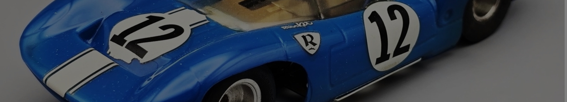 Blaues Modellauto in sehr gutem zusatnd