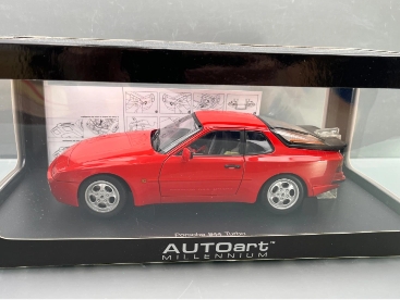 Rotes Porsche 944 Turbo Modellauto von AUTOart